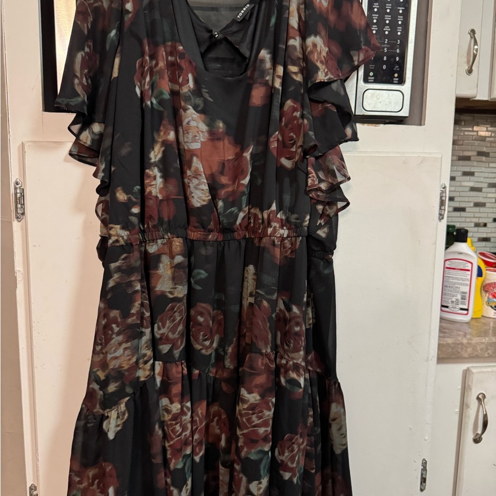 “Dark Roses” Floral Ruffle Sleeve Dress - Picture 7 of 7